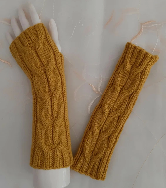 Armstulpen Pulswärmer mit Daumenloch handgestrickt Curry Zopfmuster, 24 cm lang