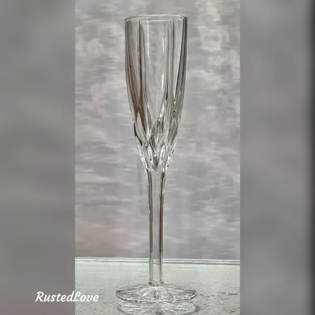 https://www.picclickimg.com/nR4AAOSwDiBkhSCA/Mikasa-Apollo-Champagne-Glass-Blown-Glass-Toasting-Wedding.webp
