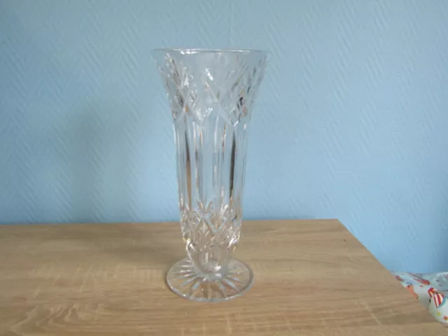 Magnifique grand vase taillé en cristal de Saint Louis signé 30 cm