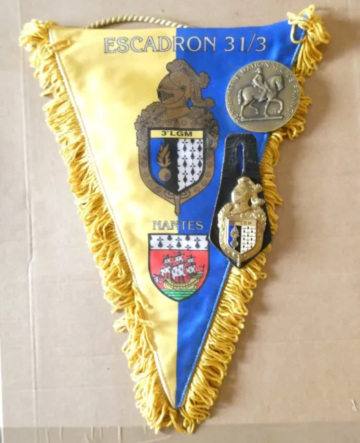 Gendarmerie Ensemble Fanion, Medaille De Table Et Insigne Esc 31/3 3 Eme Lgm*