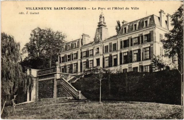 CPA AK Villeneuve St.Georges Le Parc et l'Hotel de Ville FRANCE (1282775)