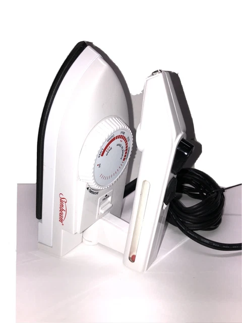 Sunbeam Model 3939 International Foldable Dual Voltage Travel Steam Iron Works!