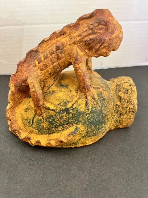 Unique/chameleon /lizard/figurine