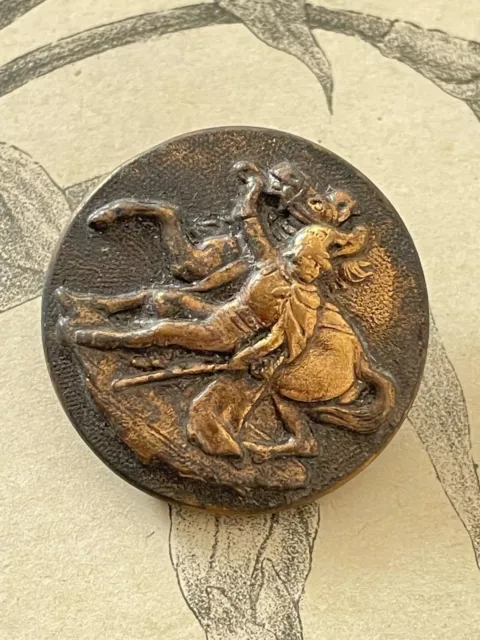 Grand bouton ancien en métal doré Cavalier chevalier - French button 3 cm