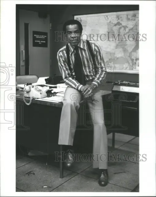 1983 Press Photo Burleigh Hines Chicago television news reporter- RSA74911