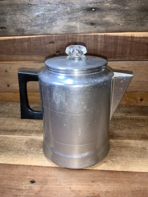 https://www.picclickimg.com/nRkAAOSwF3dlEEmy/Vintage-9-Cup-COMET-Aluminum-Stove-Top-Percolator-Coffee.webp