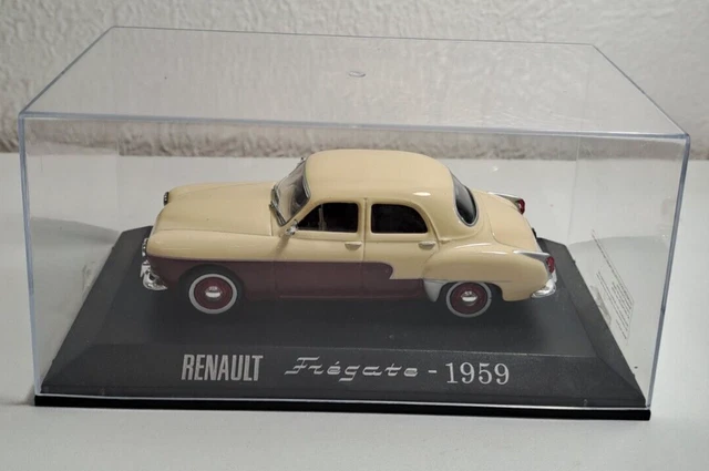 La Renault 4L bleue de 1962 en miniature par Universal Hobbies au 1/43e
