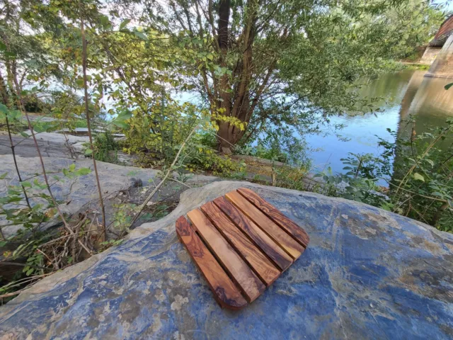 dessous de plat carré en bois d'olivier 2