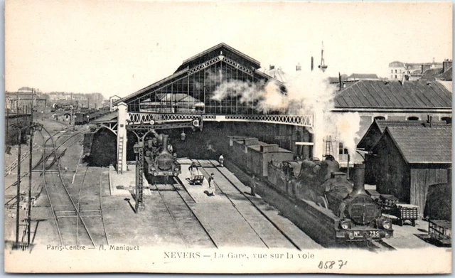 58 NEVERS - la gare, vue sur la voie.