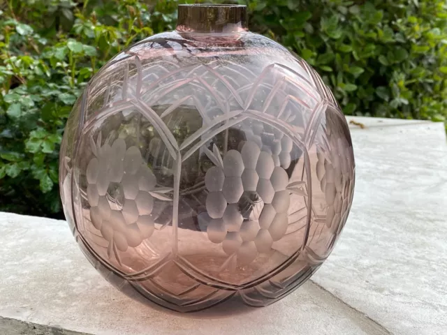 Ancien Vase Boule, Pied De Lampe,  Decor Geometrique En Verre Couleur Rosee