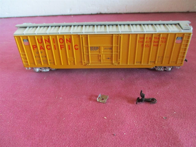 Athearn HO Scale Union Pacific UP 472074 Plug Door Box Train Car Railroad