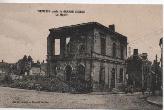 CPA - NESLES après la GRANDE GUERRE - LA MAIRIE