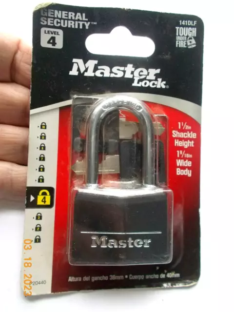 Nuevo en paquete Master Lock Padlock 141DLF, cuerpo negro