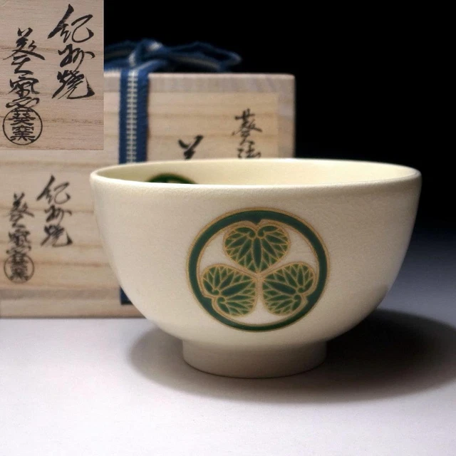 $YD76: Japanese Tea bowl, Kishu ware by Famous Seiho Samukawa, Tokugawa Emblem