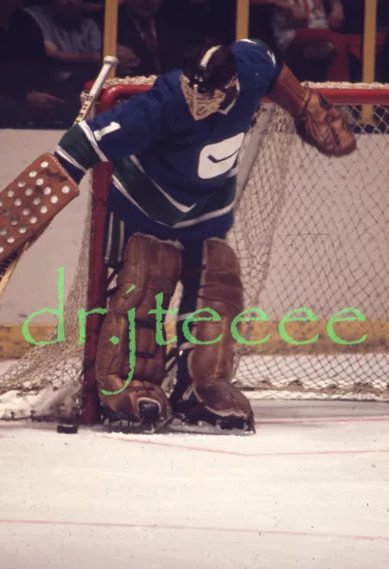 1972 Dunc Wilson VANCOUVER CANUCKS - 35mm Hockey Slide