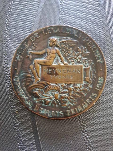 MEDAILLE GYMNASTIQUE -CONCOURS- PRO PATRIA - signée F