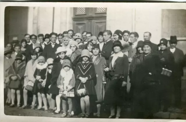 Cpa Leucate Veritable Carte Photo D'une Famille De Leucate Dans Le Village De Le