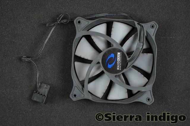Ventilateur Chieftec D12SL-12 120mm – 3Pin & Molex – 12V 0.30A