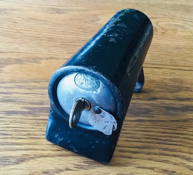 1920S 1930S OAKES SPARE TIRE LOCK w/YALE KEY vtg early antique