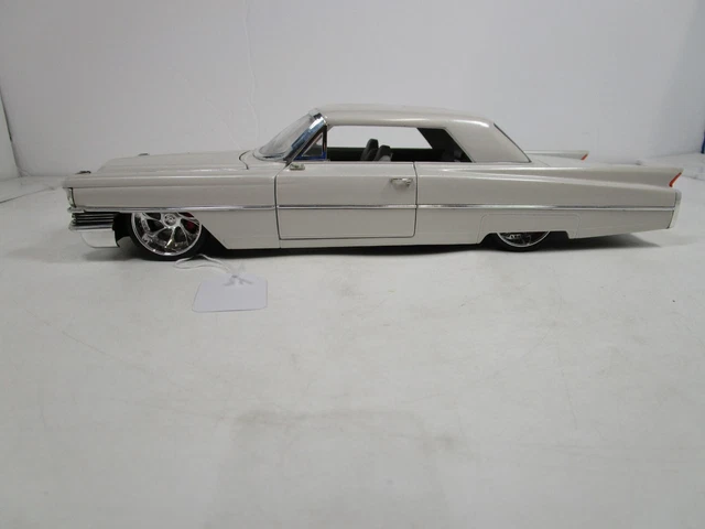 JADA キャデラック1963年 DUB 1/18 1963 Cadillac * Jada DUB CITY