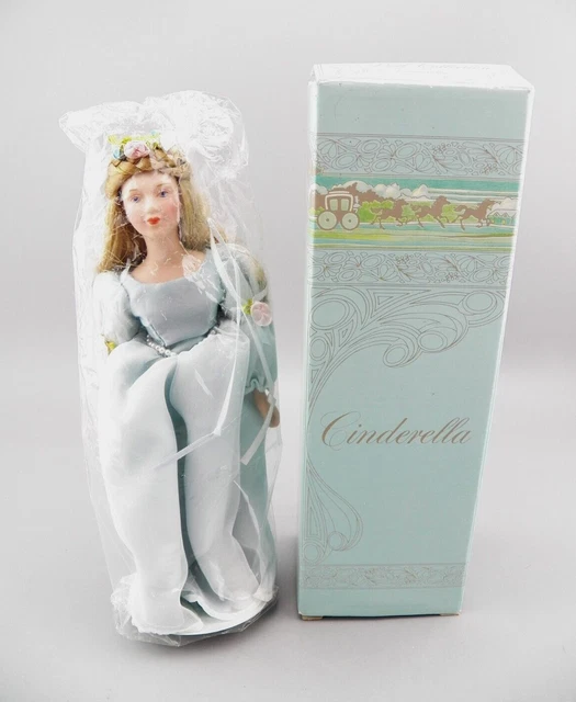 VTG 1984 AVON Fairy Tale Doll Collection Cinderella w/Stand New Old Stock SEALED