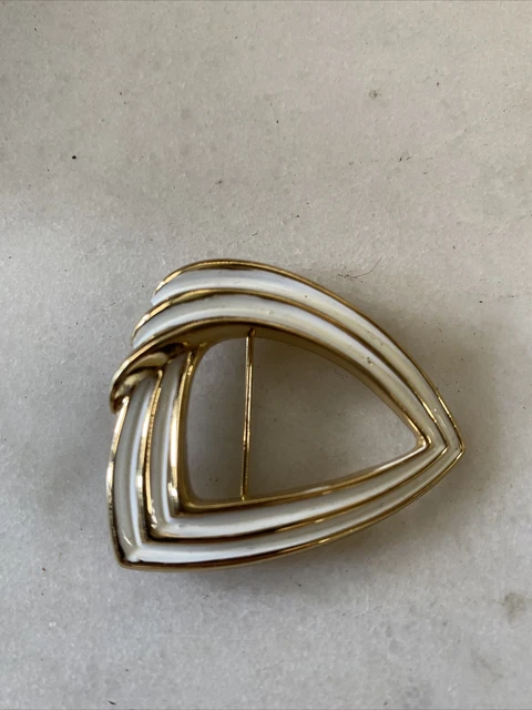 Broche en or malle chapeau. Épngle à chapeau volet Rosebud. waalaa