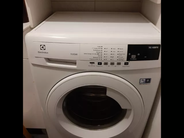 lave linge7 kg de marque Electrolux très bon état et fonctionne  parfaitement  