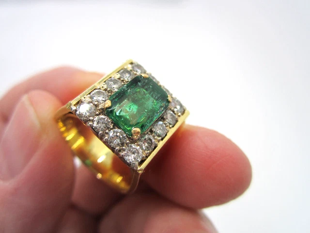 Estate Stunning Vintage 18K Yellow Gold Green Emerald Diamond 12.4 Gram Ring