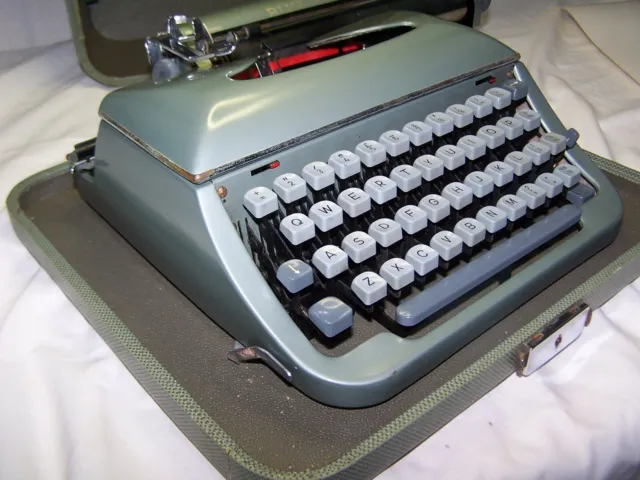 Vintage *Rare* 1956 Typewriter Blue Bird Model 20 De Luxe Serviced New Ribbon