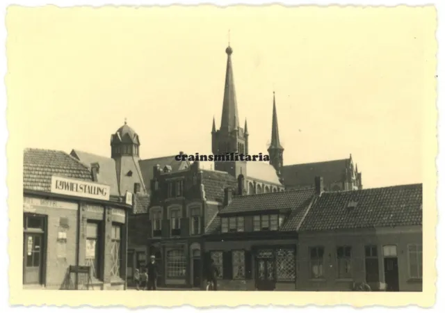 Orig. Foto Strassenszene bei Kirche in GOES b. Middelburg Beveland Holland 1940