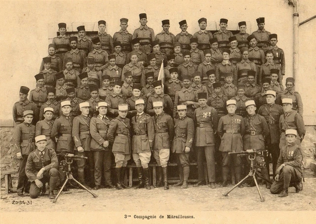 ImagesDéfense - Photographie de groupe des officiers du 21e régiment de tirailleurs algériens en 1933