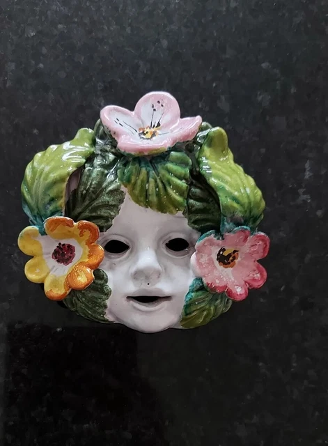 Mascaron en terre cuite vernissée saison printemps enfant  Italie signé      C26