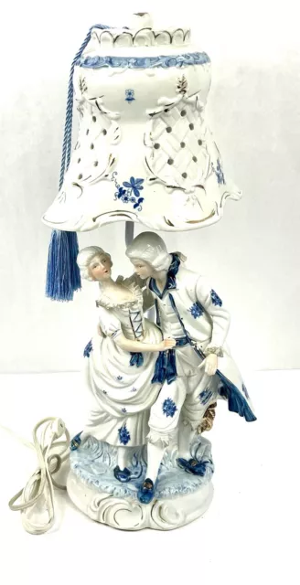 Vtg Victorian Courting Couple Blue & White Porcelain Lamp & Shade 16" high