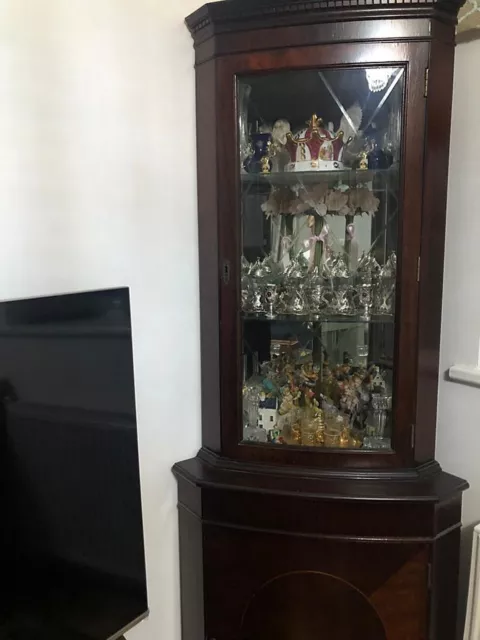 Classic Corner Display Unit