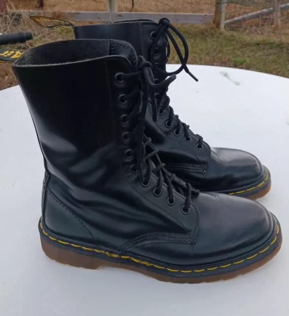 Dr. Martens Women's 10 Eyelet Black Leather Boots Sz 6