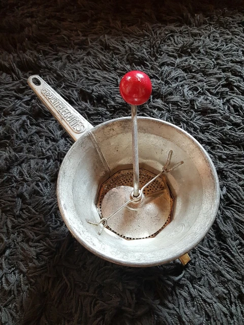 Moulin à Légumes Vintage En Inox - Avec Poignée Inox, Occasion, état Fonctionnel