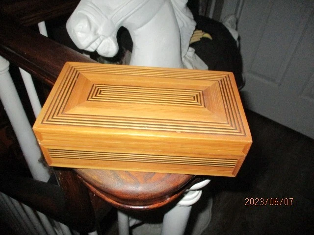 VINTAGE ART DECO  Wood Handcrafted Trinket Jewelry Box MINT WITH VERY GOOD PRICE