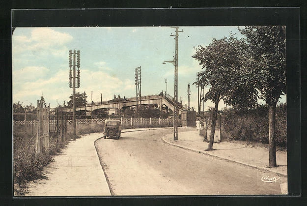 CPA Villiers-le-Bel-les-Gonesse, vue de la rue am La Gare