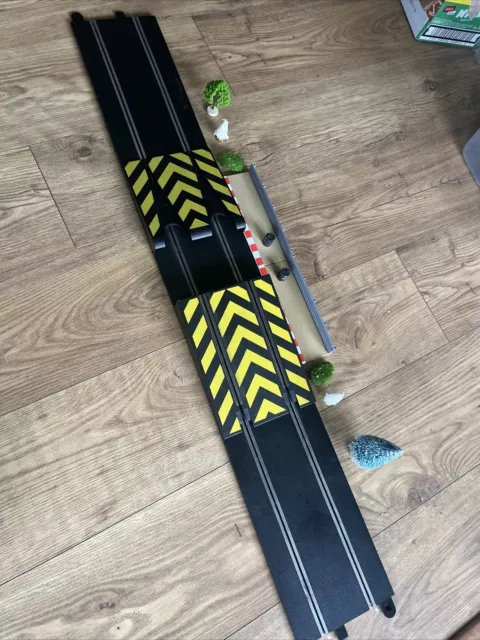 Scalextric  Sport Track - Jump Ramp & Landing Plus Scenery Bits 🏎🏎