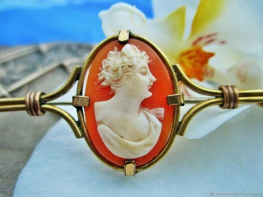 Ancienne Petite Broche Camée Plaquée Or - Vintage - Très Bon état