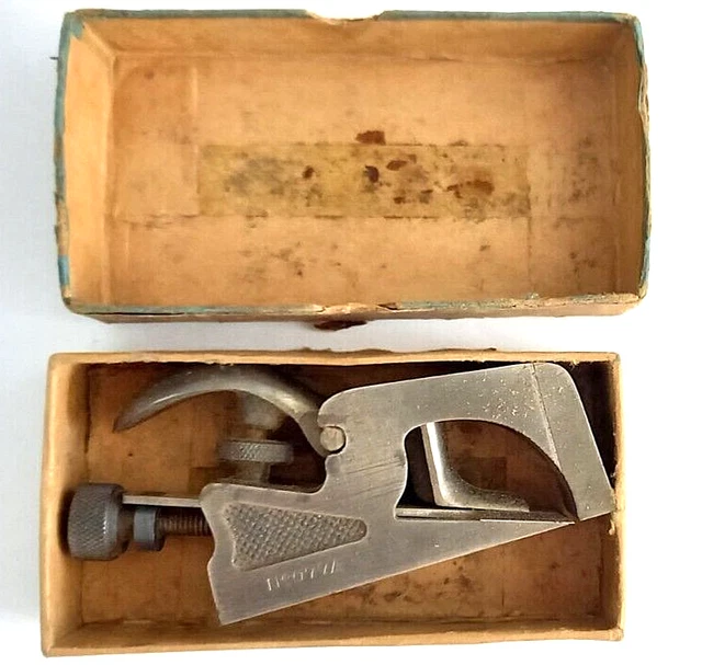 Vintage "Record No 077A Bullnose Plane in box.