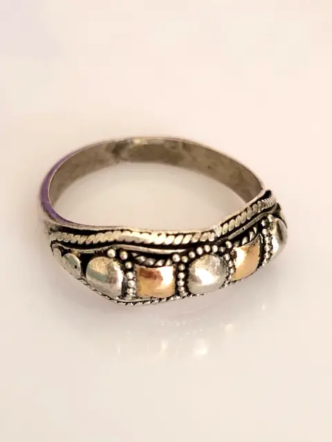 Phantastischer älterer Ring Silber 925, versehen mit Gold Elementen, 17,8mm 2