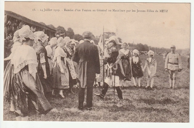 METZ  - Moselle - CPA 57 - Revue 14/07/1919 remise de Fanion General de Maud'huy