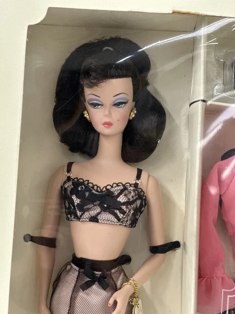 A MODEL LIFE SILKSTONE BARBIE DOLL GIFTSET 2002