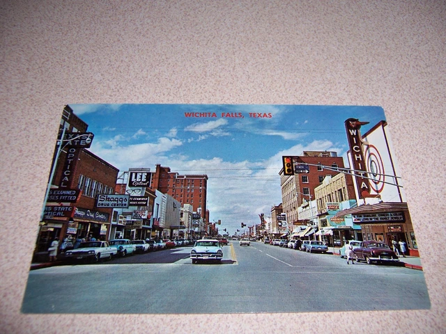 1960s THEATRE & DOWNTOWN, INDIANA STREET SCENE, WICHITA FALLS TEXAS VTG POSTCARD