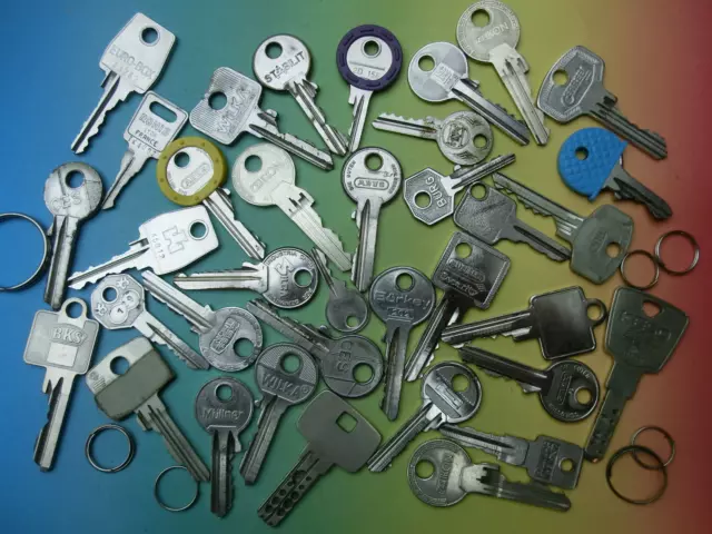 SCHLÜSSEL - großes Konvolut alter Schlüssel für Schließzylinder - 35 Schlüssel