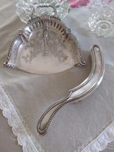 ANCIENNE PELLE ET balayette metal argente deco table decor fleur art