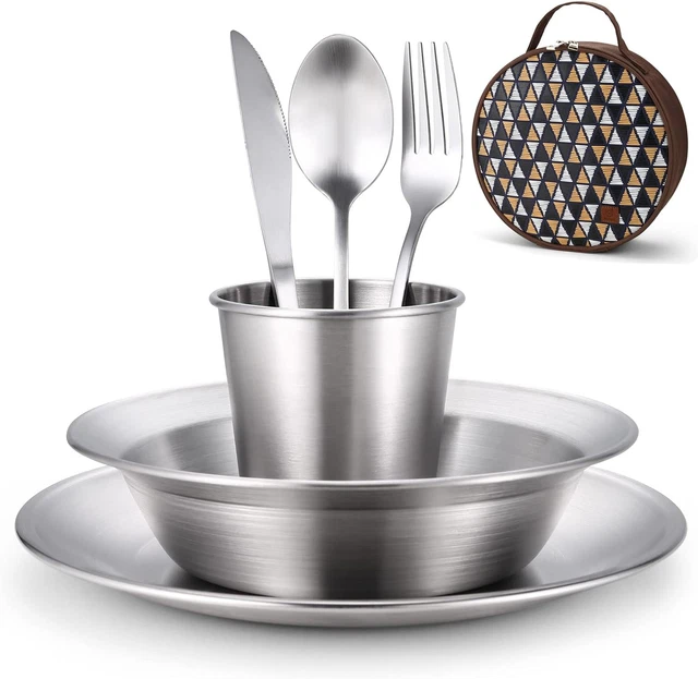 Cucina Con Lavandino Sul Tetto Da Lavoro E Posate Sul Muro Fotografia - Foto 4