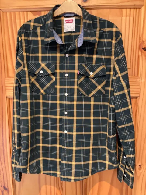 Men's 'Levi's' Long Sleeved Checked Shirt size Small VGC