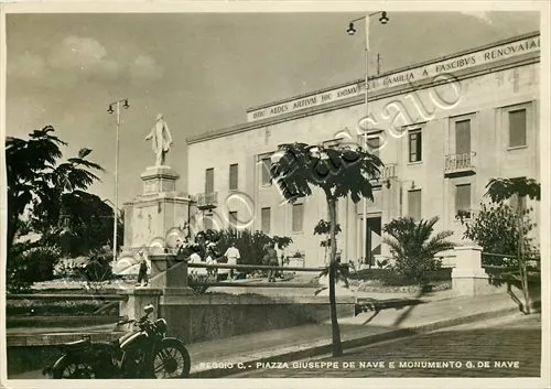 Cartolina di Reggio Calabria, motocicletta e monumento a Giuseppe De Nava - 1942